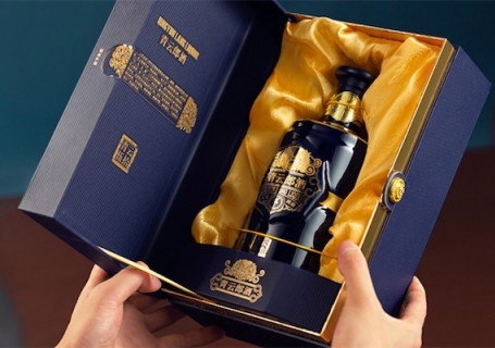 延边青云郎酒年份酒为什么比飞天茅台贵那么多，定价是否合理？值得收藏回收吗？